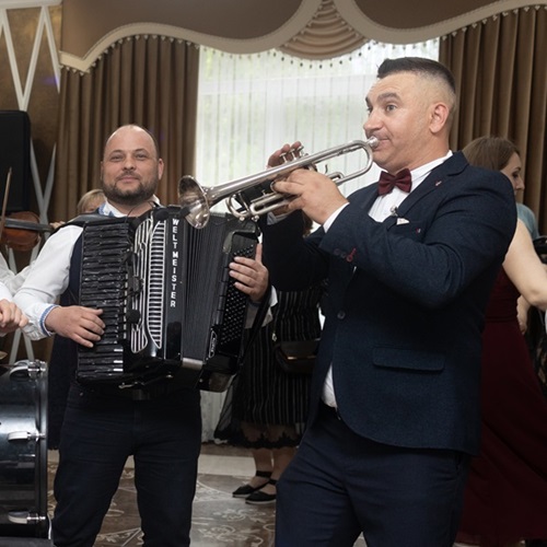 Профессиональные музыканты и DJ на корпоративы, праздники, вечеринки, дни рождения в Молдове.